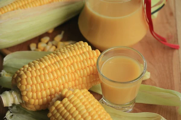 Kukurydziany mleko ze świeżych — Zdjęcie stockowe