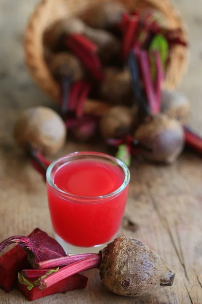 Remolacha fresca y jugos — Foto de Stock