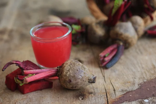 Remolacha fresca y jugos — Foto de Stock