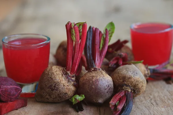 Remolacha fresca y jugos — Foto de Stock