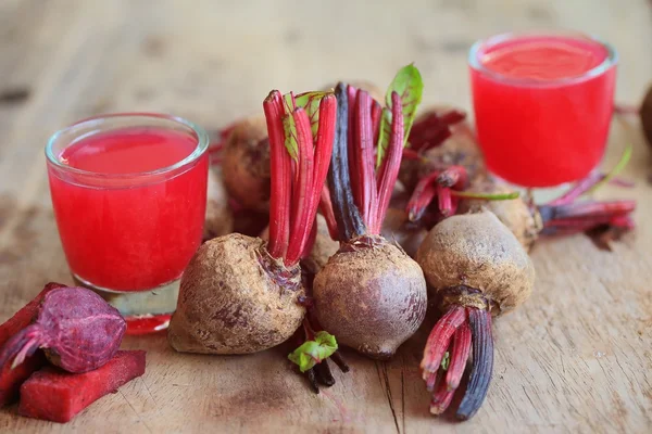 Remolacha fresca y jugos — Foto de Stock