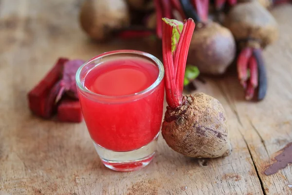 Remolacha fresca y jugos — Foto de Stock