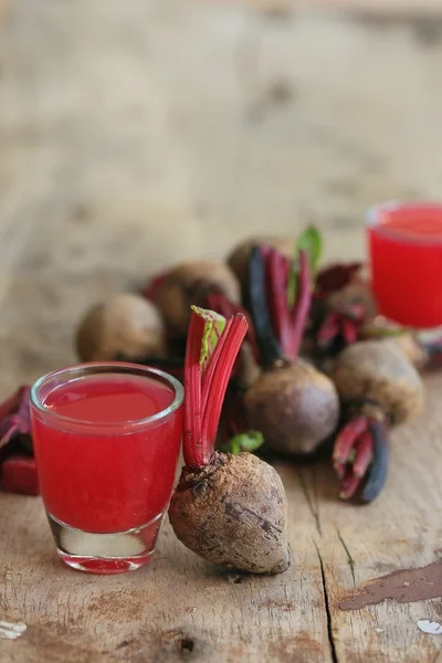 Remolacha fresca y jugos — Foto de Stock