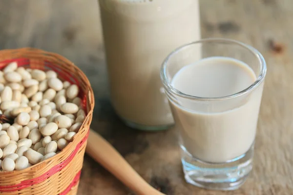Bílé fazole s mlékem — Stock fotografie
