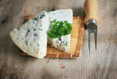 mavi peynir maydanoz ile