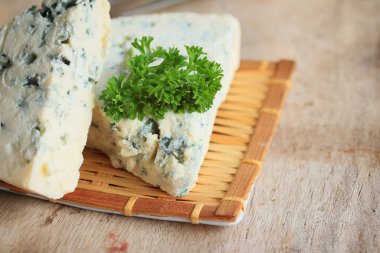 mavi peynir maydanoz ile