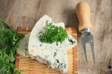 mavi peynir maydanoz ile