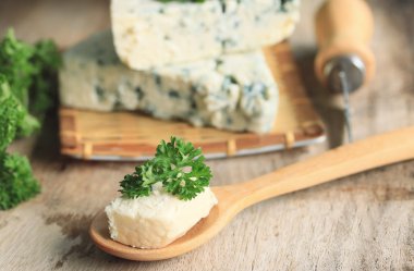 mavi peynir maydanoz ile