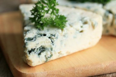 mavi peynir maydanoz ile