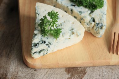 mavi peynir maydanoz ile