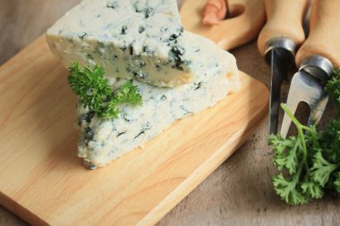 mavi peynir maydanoz ile