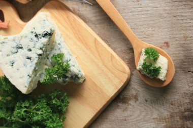 mavi peynir maydanoz ile