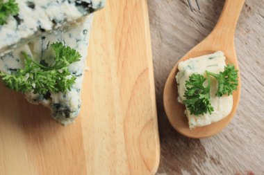 mavi peynir maydanoz ile