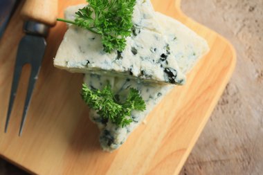 mavi peynir maydanoz ile