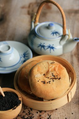 Siyah susam ile festival moon pasta