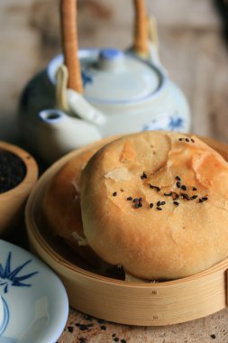 Siyah susam ile festival moon pasta