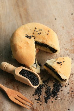 Siyah susam ile festival moon pasta