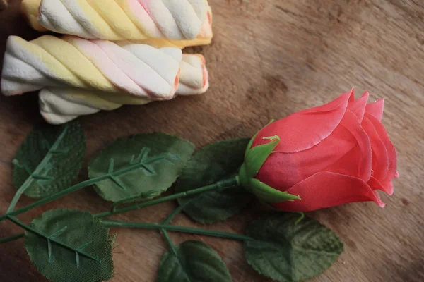 Sweet marshmallow with rose — Stock Photo, Image