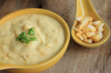 Maydanoz ile Mısır çorbası