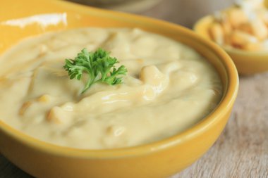 Maydanoz ile Mısır çorbası