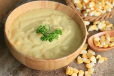 Maydanoz ile Mısır çorbası