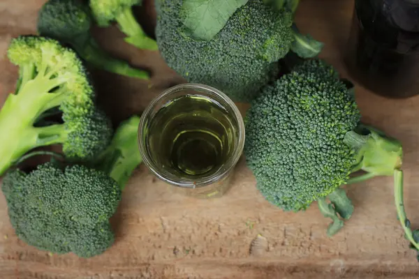 Fresh broccoli with juices — Stock Photo, Image