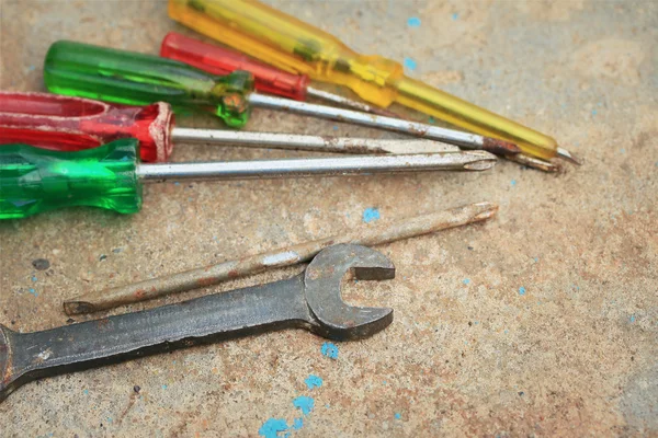 Εργαλεία κατσαβίδι με γαλλικό κλειδί — Φωτογραφία Αρχείου