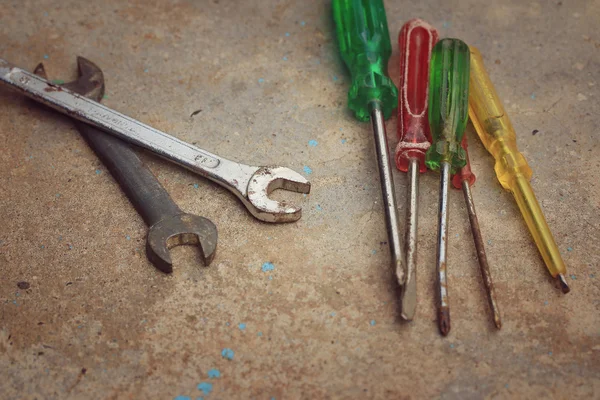 Tools schroevendraaier met sleutel — Stockfoto