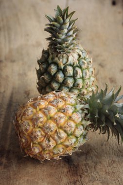 taze ananas tatlı meyve