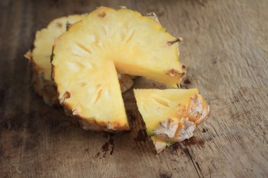 taze ananas tatlı meyve