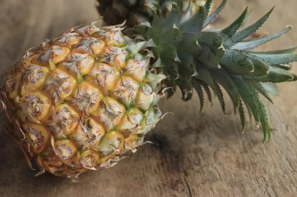 taze ananas tatlı meyve