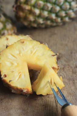 taze ananas tatlı meyve