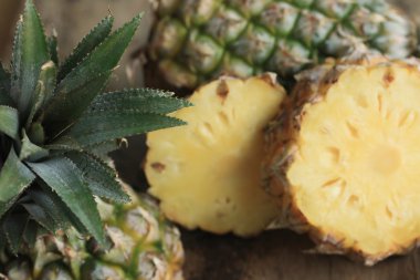 taze ananas tatlı meyve