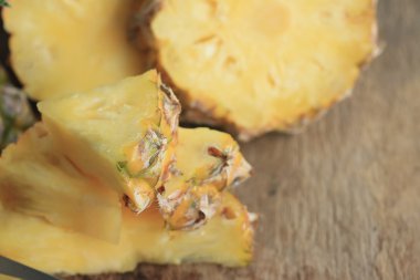 taze ananas tatlı meyve