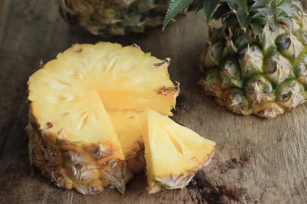 Słodkie owoce ananasy — Zdjęcie stockowe