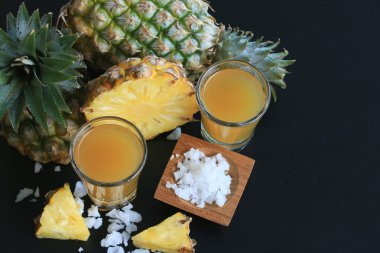taze ananas suyu ile