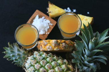 taze ananas suyu ile