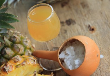 taze ananas suyu ile