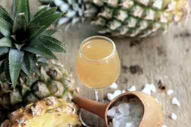 taze ananas suyu ile