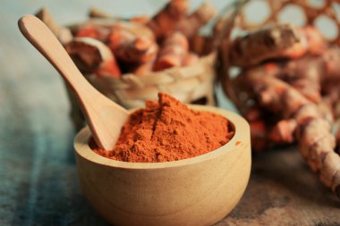 taze zerdeçal tozu ile