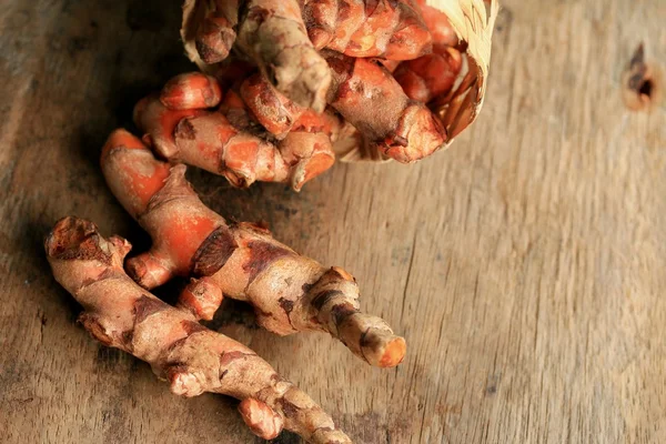 Cúrcuma fresca con polvo — Foto de Stock