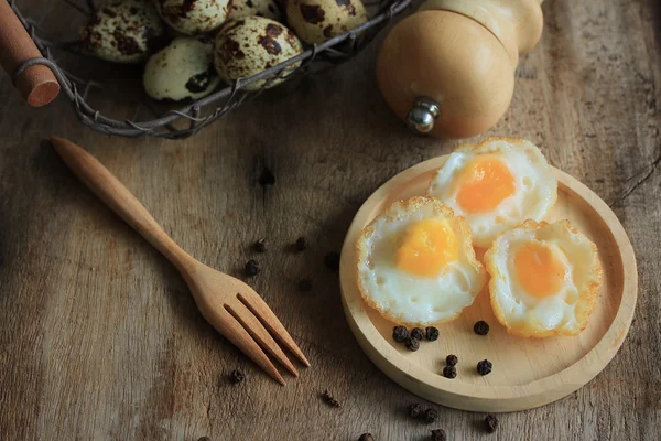 Huevos de codorniz fritos — Foto de Stock