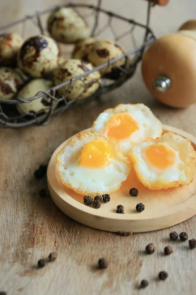 Huevos de codorniz fritos — Foto de Stock