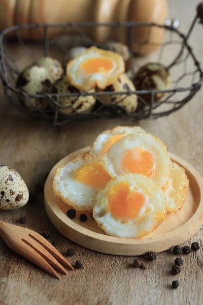 Huevos de codorniz fritos — Foto de Stock