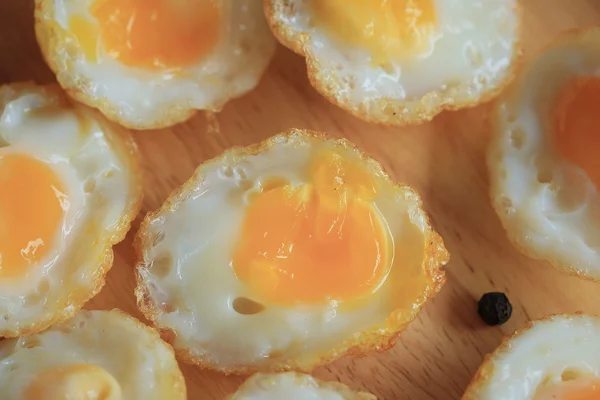 Πολλά τηγανητά αυγά ορτυκιού — Φωτογραφία Αρχείου