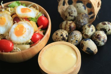salata sebze bıldırcın yumurtası