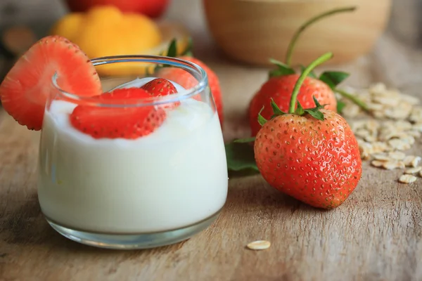 Frullato di yogurt fragola fresca — Foto Stock