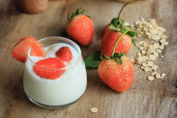 Smoothie γιαούρτι νωπών φράουλα — Φωτογραφία Αρχείου