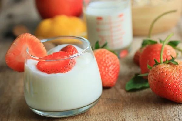 Yogurt smoothie fresh strawberry — Stock Photo, Image