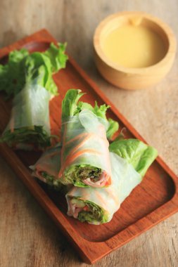 salata sebze ile rulo 